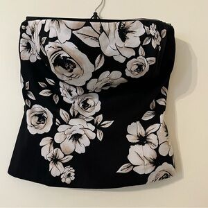 White House Black Market Black and White Sleeveless‎ Bustier Crop Top Sz 2